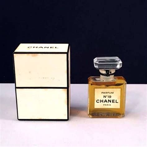 chanel 1970s|is chanel no 19 discontinued.